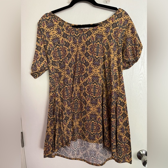 LuLaRoe Tops - Lularoe size large floral print perfect tee